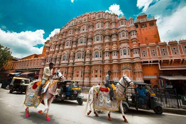 Jaipur Tour – Amer Fort, Hawa Mahal, City Palace Sightseeing