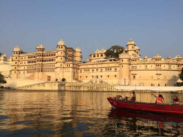 Udaipur Tour – Lake Pichola Boat Ride, City Palace, Jag Mandir